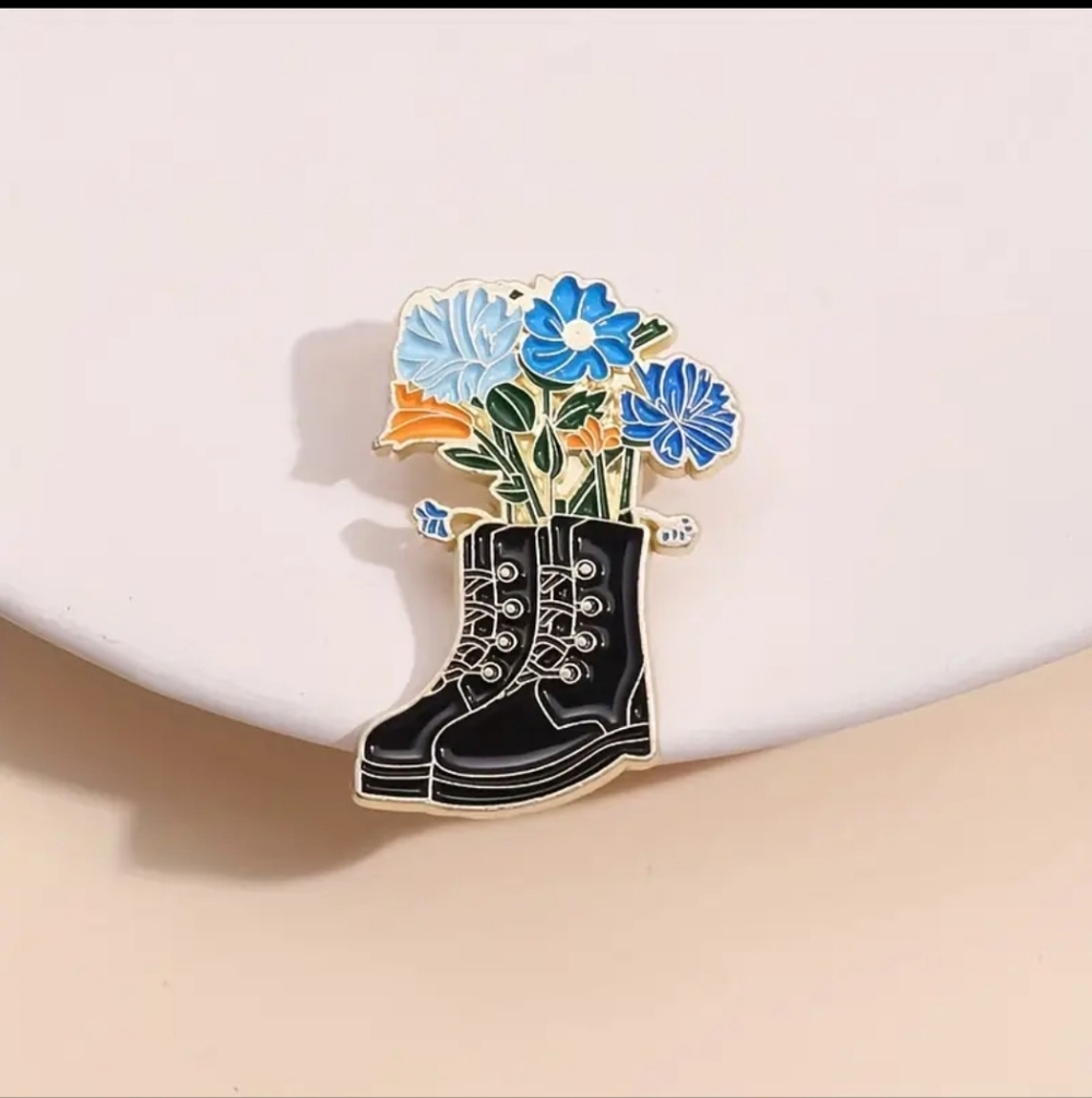 1$ Add On⭐ Boots With Blooming Flowers Pin